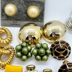 3/$20 Vintage Clip On Earrings 8 Pairs EUC